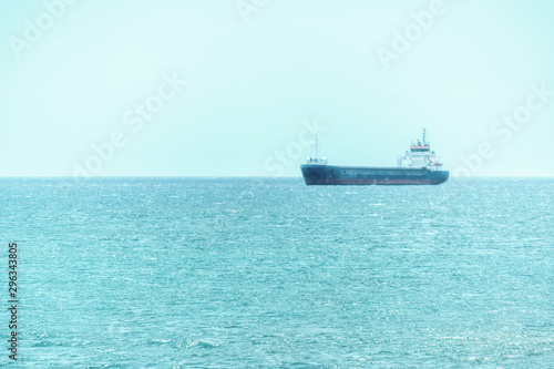 Blue water and transport ship in the sea on the horizon © Марина Ножко