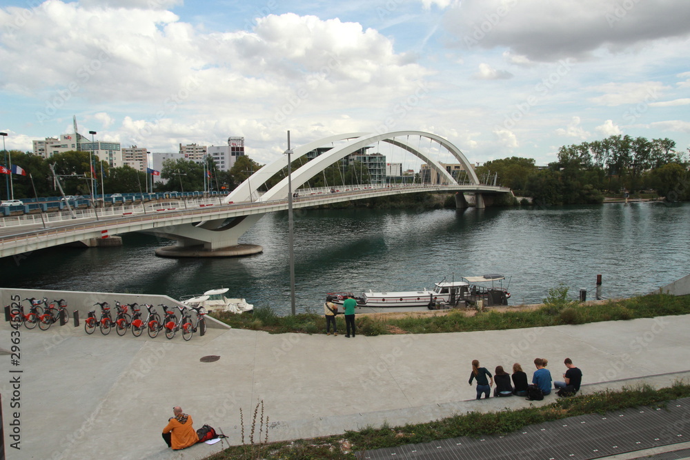 Fototapeta premium sur le pont Raymond Barre à Lyon