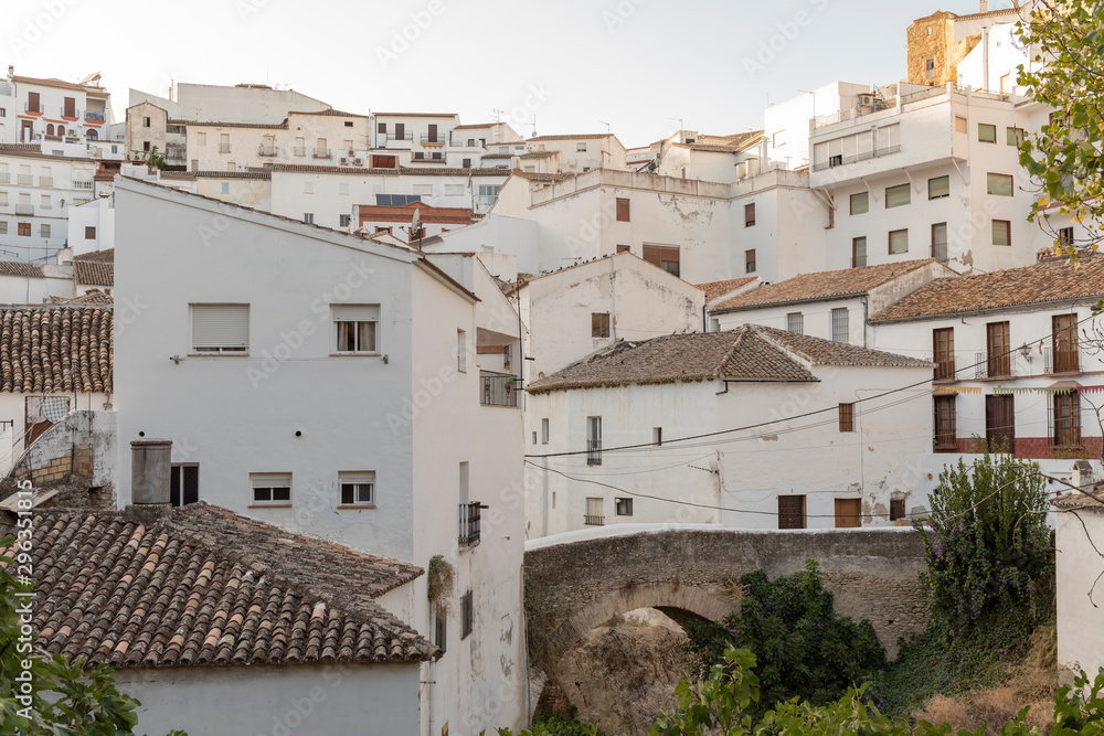 Setenil de las Bodegas, es un pueblo en la provincia de Cádiz, España