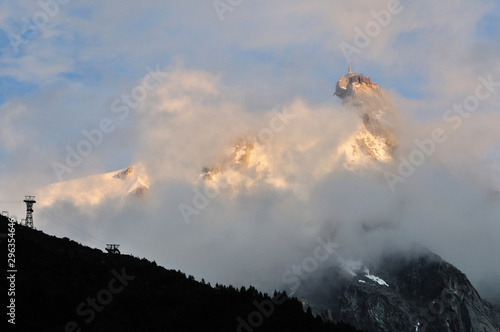 Aiguille du Midi depuis Chamonix, Massif du Mont Blanc, France