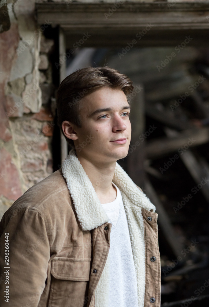 Fototapeta premium Boy in urbex environment
