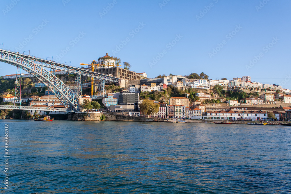 Fototapeta premium Blick von Porto auf die Ponte Dom Luís I und Vila Nova de Gaia