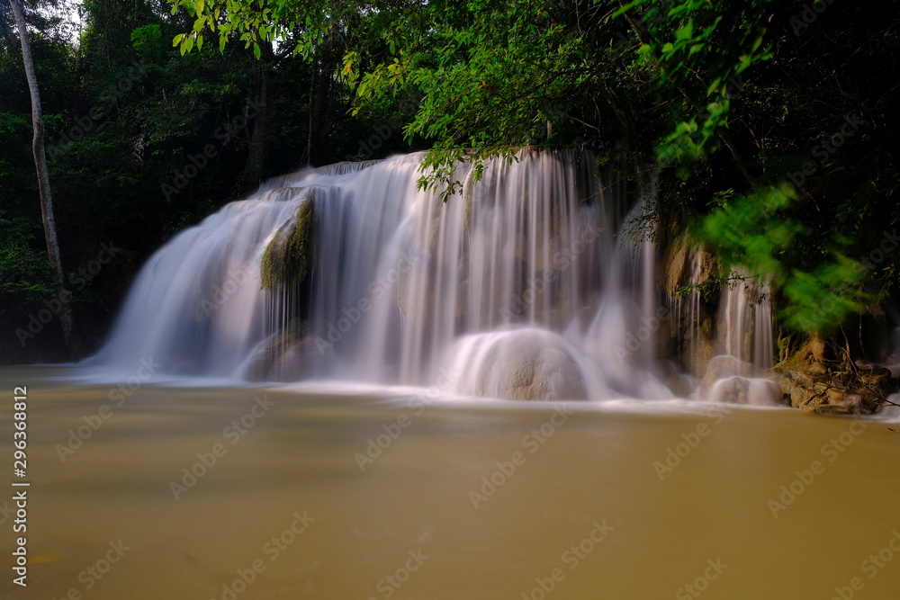 Obraz premium Erawan Waterfall at Kanchanaburi Thailand. Beutiful waterfall.