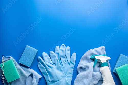 Obraz na płótnie cleaning products household chemicals spray brush sponge glove w salonie