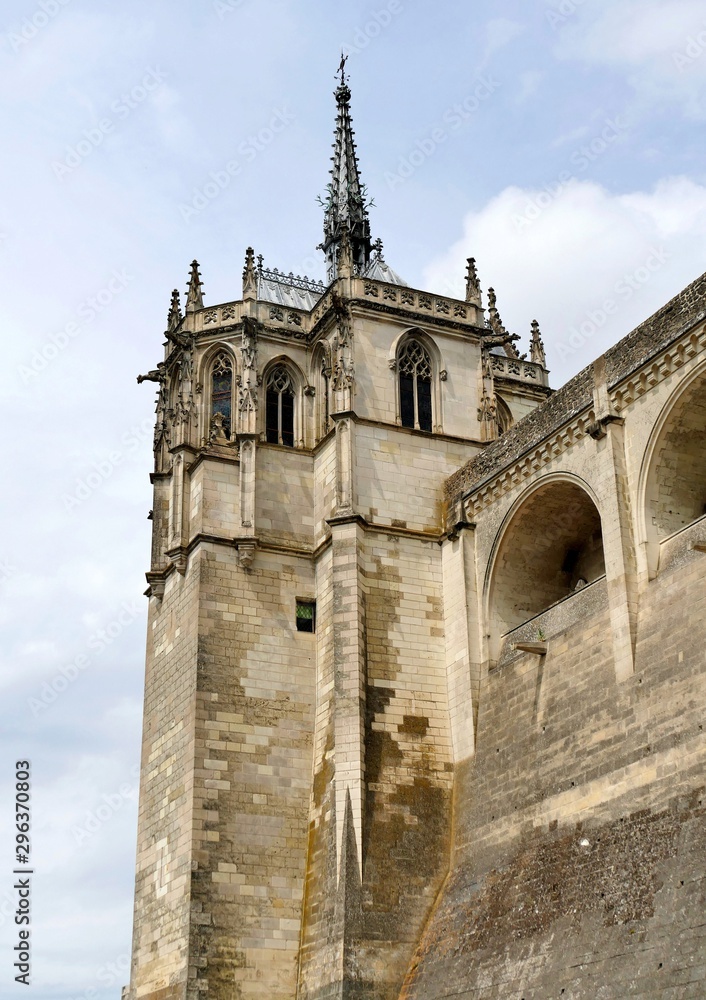 Chapelle saint-Hubert au bord des remparts du château royal d’Amboise dans laquelle se trouve la sépulture de Léonard de Vinci