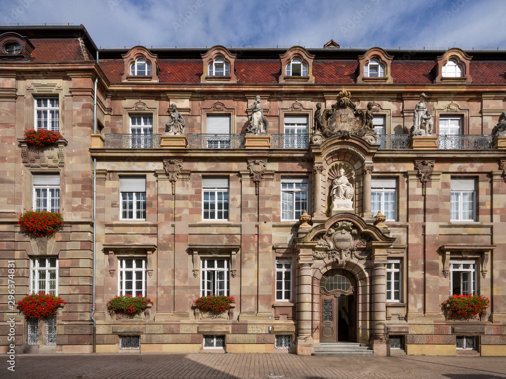 Stadthaus Portal in Speyer entzerrt