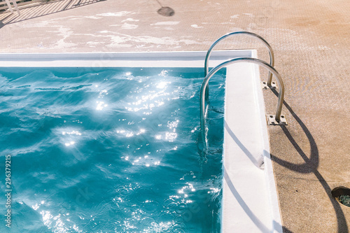 Swimming pool with handrail