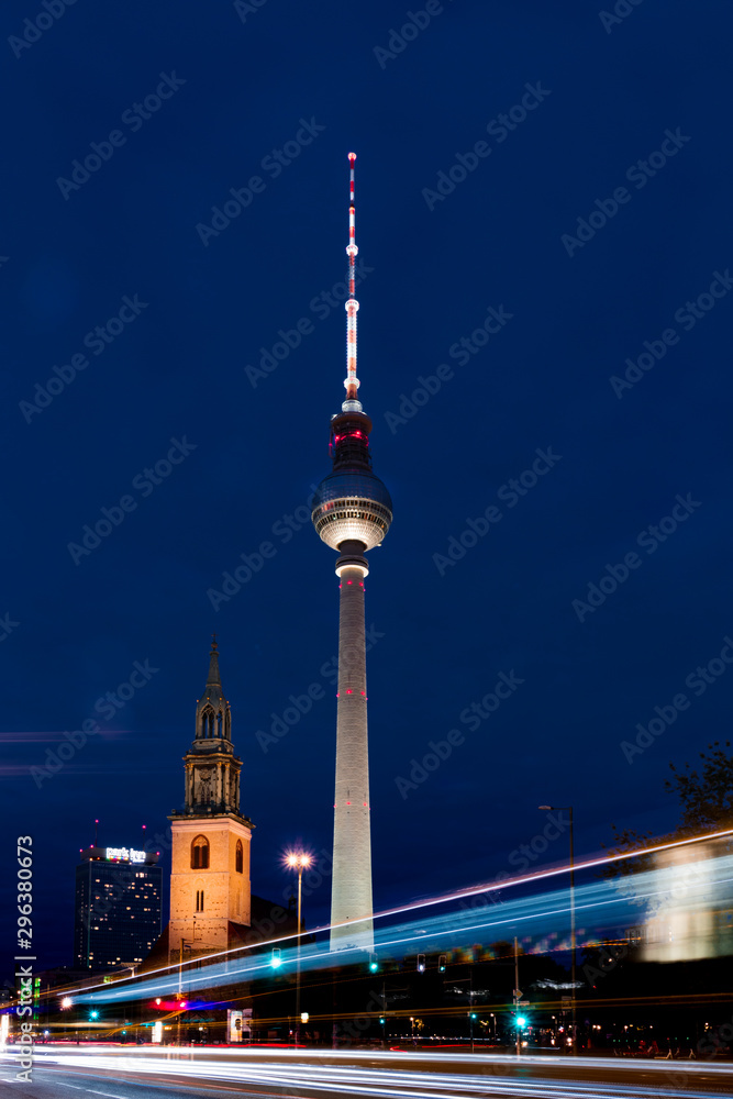 Obraz premium Alexanderturm by night