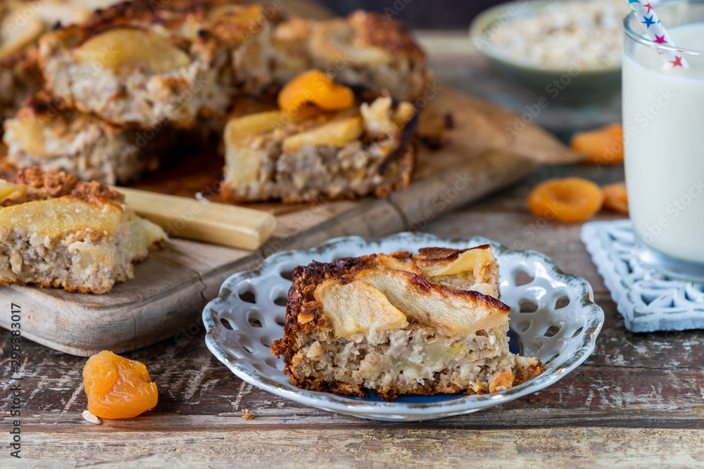 Pear, apricot, almond and oats breakfast squares