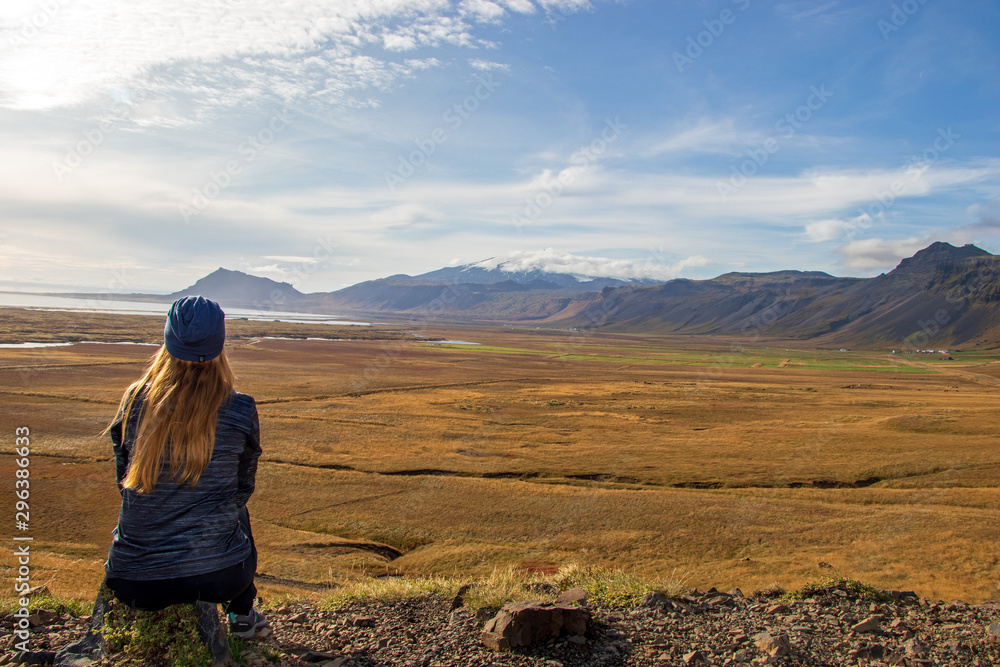 Fototapeta premium Happy young traveler enjoys the nature of Iceland
