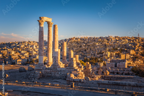 Fotografia The Temple of Hercules, Amman Citadel, Amman, Jordan