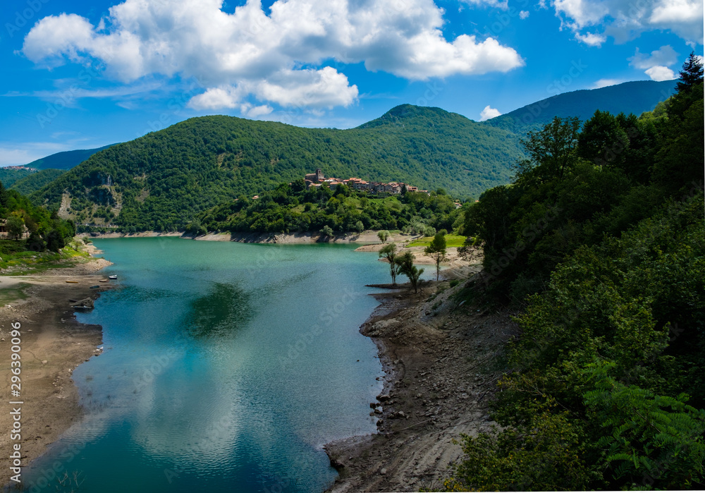 Lago di Vagli - Italia - Toscana - Tuscan typical landscape