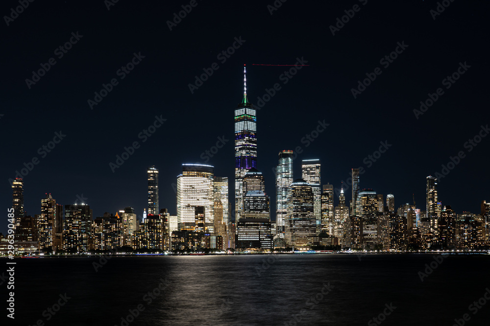 Obraz premium Lower Manhattan Skyline at Night, Nowy Jork, USA