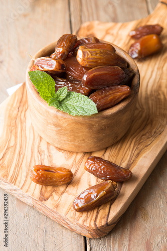 Bild auf Leinwand Dates palm fruit in wooden bowl is snack healthy..