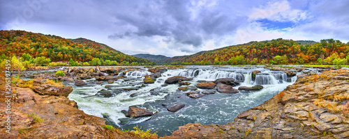Quadro su tela Panorama of Sandstone Falls in West Virginia with fall colors.