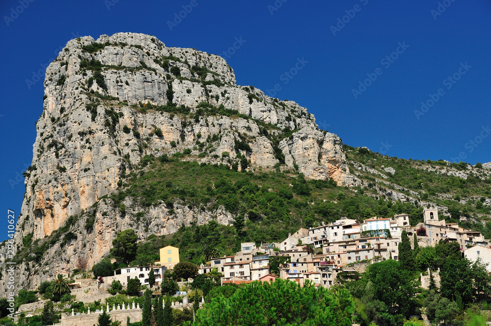 Baou et village de Saint Jeannet, Alpes Maritimes, France