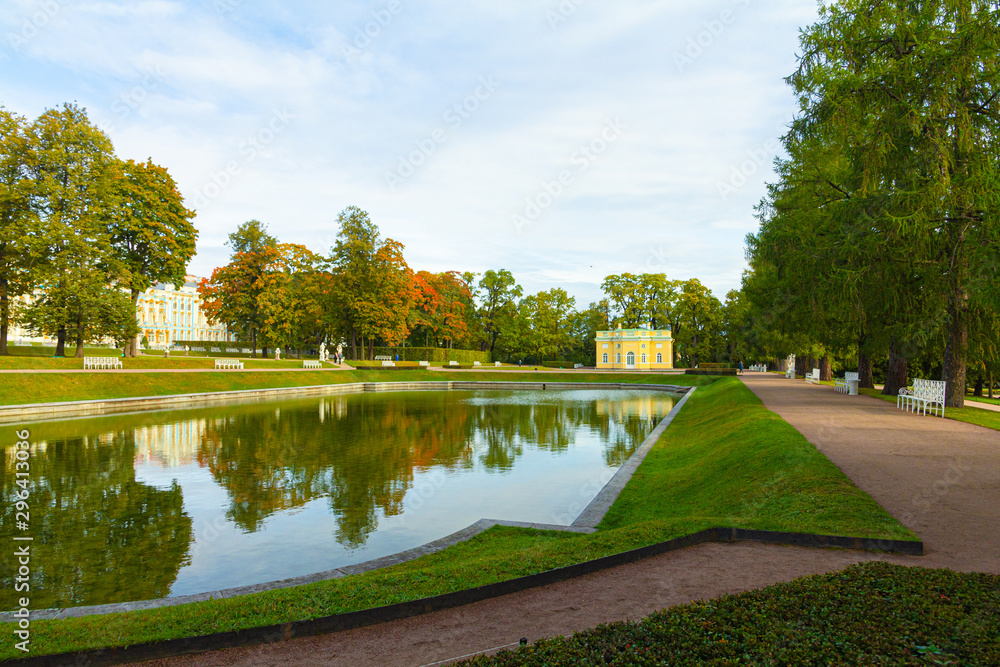 Fototapeta premium Small pond. Autumn Park in Pushkin. Saint-Petersburg. Morning.