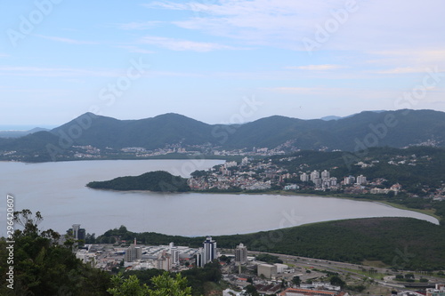 FANTASTIC VIEWS OF CITIES AND THEIR FLORA