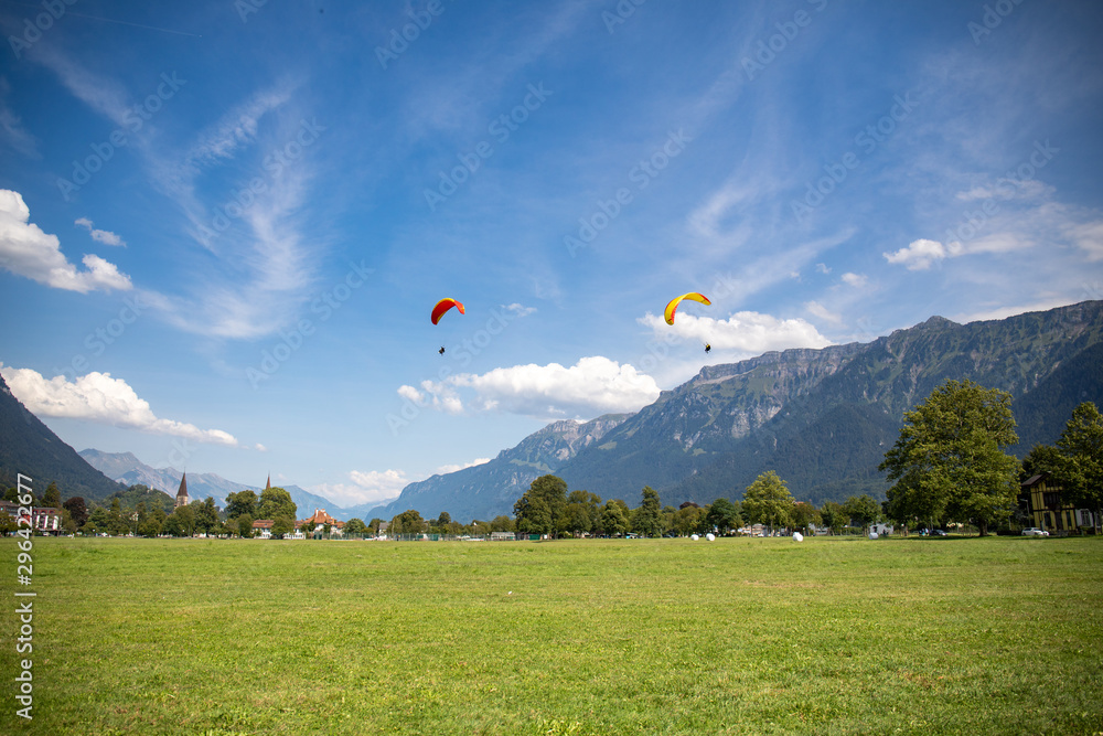 Obraz premium Paragliding in Interlaken