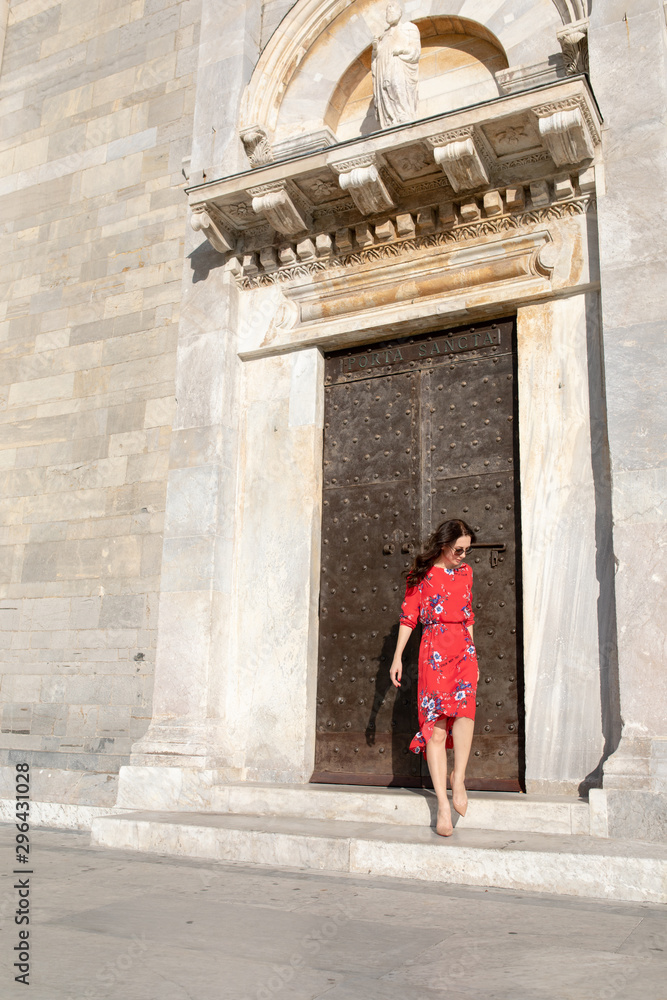 Wunderschöne Elegante Frau im Kleid in Pisa Italien