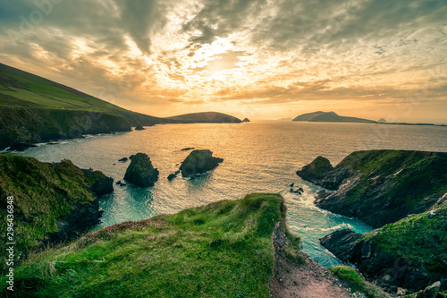 Obraz na płótnie Ring of Dingle Peninsula Kerry Ireland Cumenoole beach sharp stones Slea Head w salonie