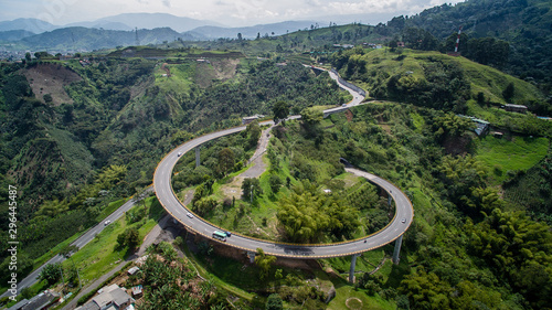 Vista aérea de Puente Helicoidal Pereira Manizales en Risaralda Colombia