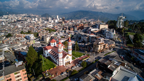 Fototapeta Naklejka Na Ścianę i Meble -  Vista Aerea de Catedral Basilica de Nuestra Señora del Rosario Manizales Caldas Colombia