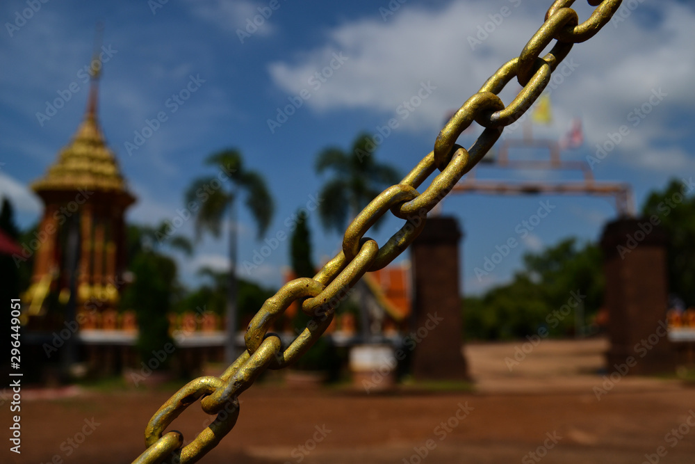 Naklejka premium Rusty steel chain in outdoor