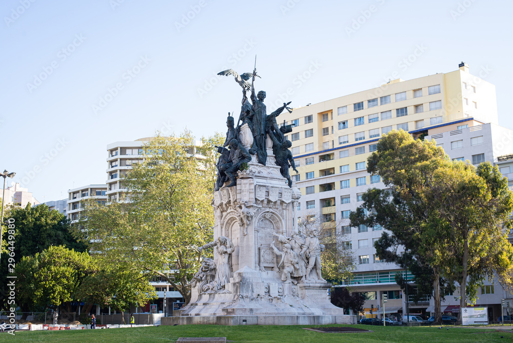 Fototapeta premium Lisbon statue 