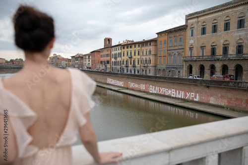 Wunderbare Frau in Italien Pisa