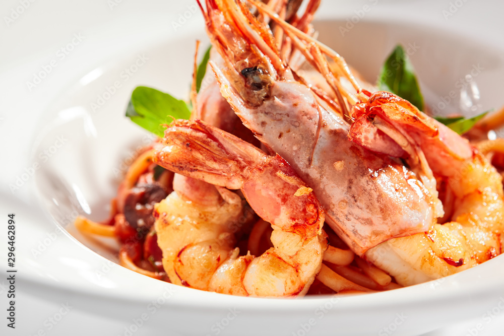 Shrimp linguine with smoked red pepper sauce Shrimp linguine with smoked red pepper sauce