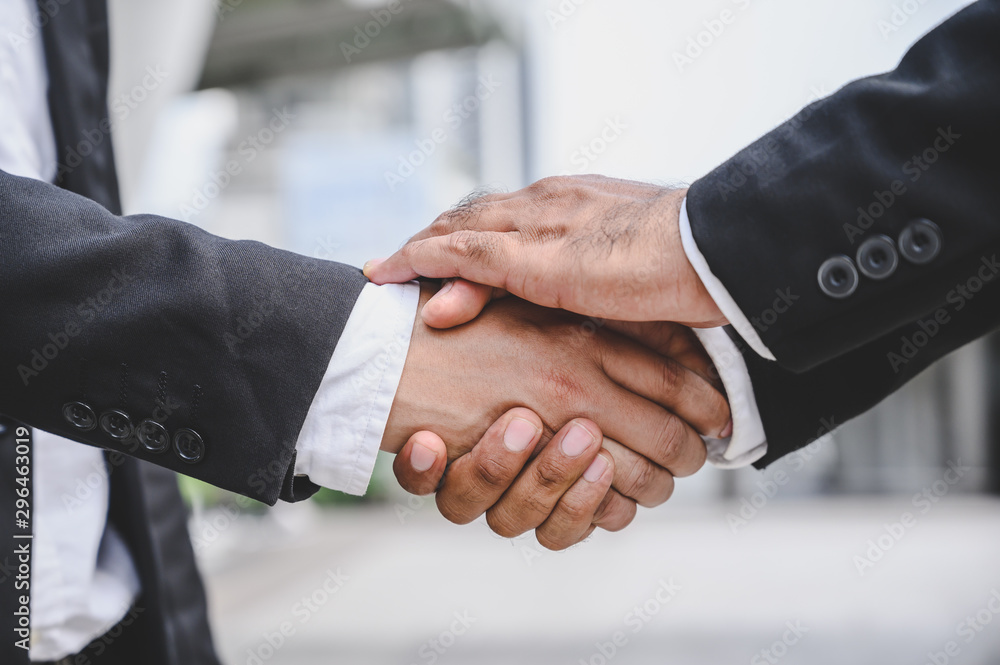 Business people shake hands To make a business proposal agreement Went well Business people shake hands To make a business proposal agreement Went well