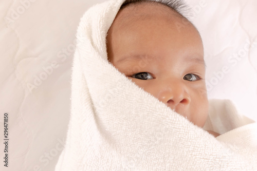 Newborn babies sleep on their back Being wrapped up in a white bed in a good mood During bedtime, the child's brain will work. To enhance Memory-boosting and learning-building skills © K-MookPan