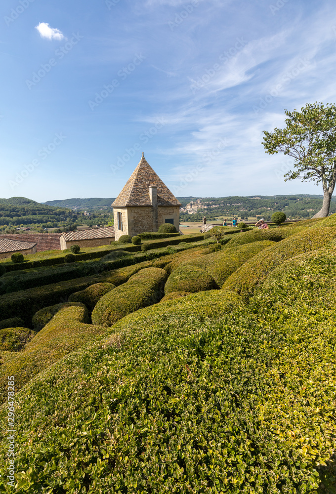 Naklejka premium Topiary in the gardens of the Jardins de Marqueyssac in the Dordogne region of France