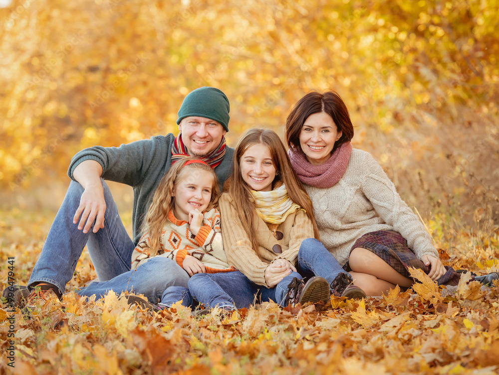 Fototapeta premium Family in autumn park