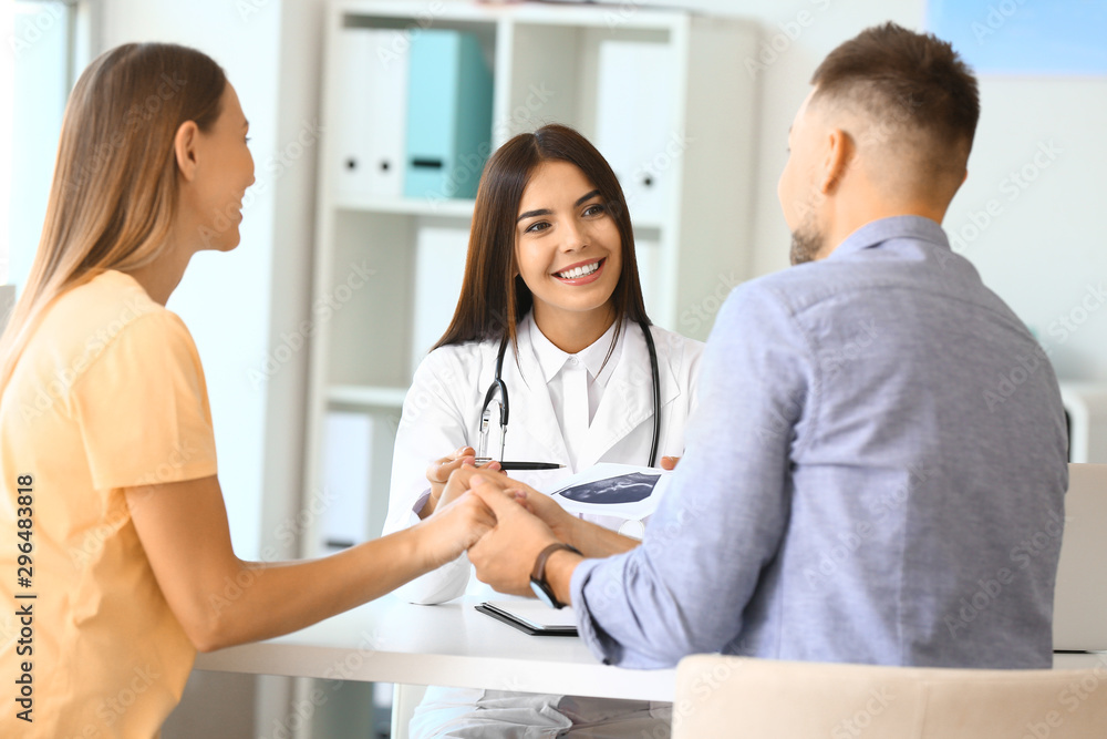 Fototapeta premium Couple visiting female gynecologist in clinic