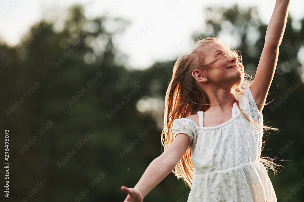 Naklejka premium Particle view. Happy girl in white clothes have fun with kite in the field. Beautiful nature