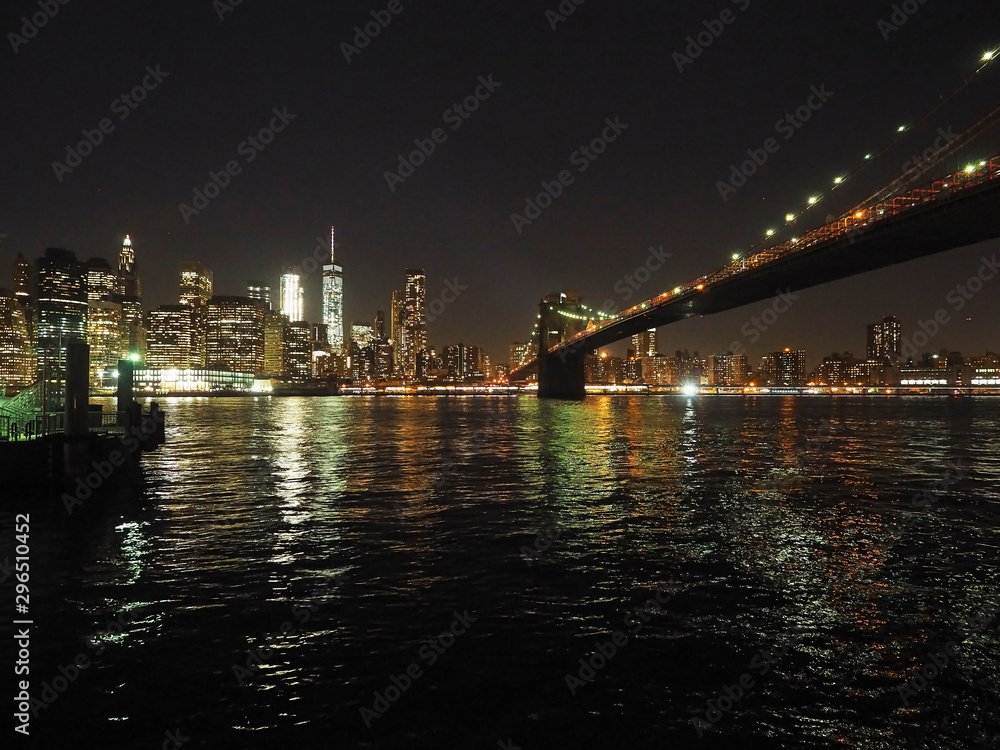 Naklejka premium manhattan at night