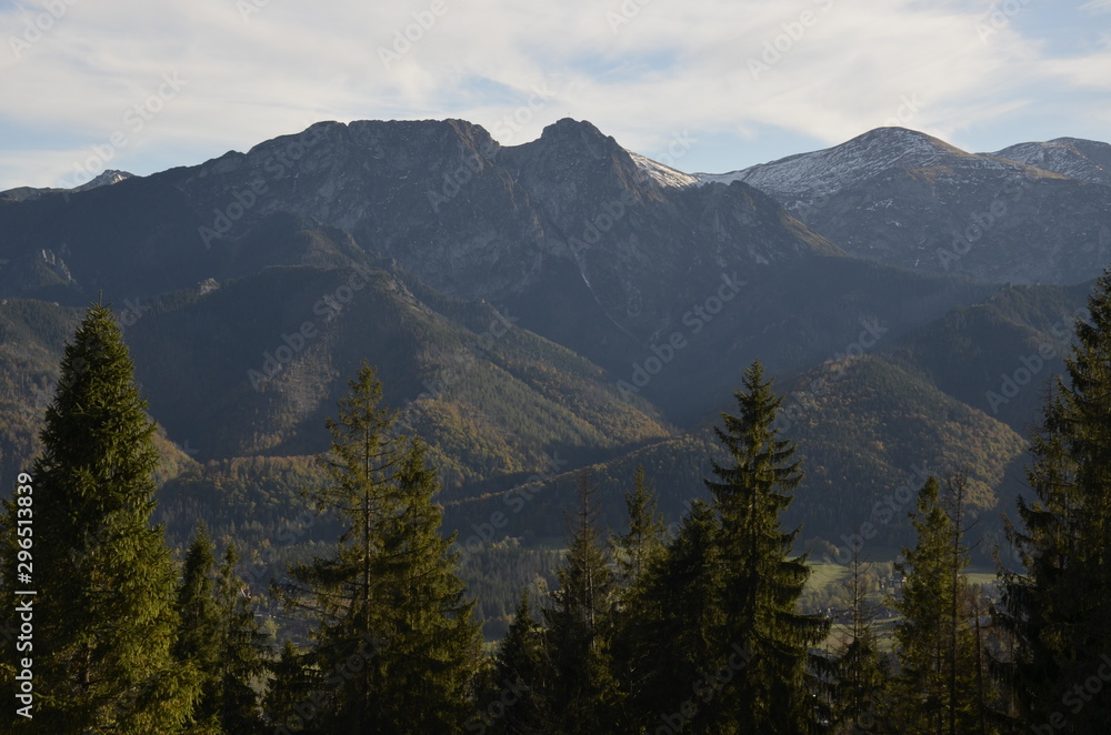 Fototapeta premium Gubałówka , Giewont ,śpiący rycerz , Zakopane ,Tatry ,Kasprowy Wierch , widok z gubałówki , widok na Tatry , widok na góry , 