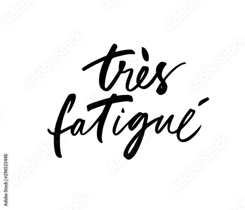 Très fatigués ink pen vector lettering. Very tired phrase on French language. Modern brush calligraphy isolated on white background.