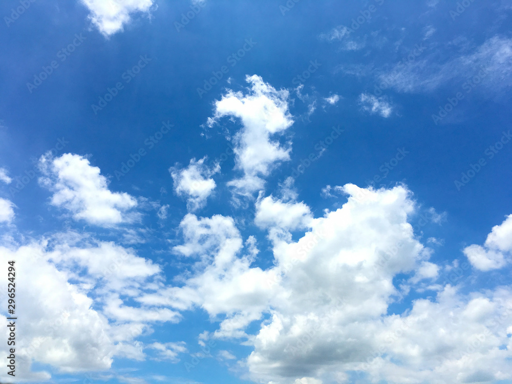 Obraz premium Blue sky background with clouds