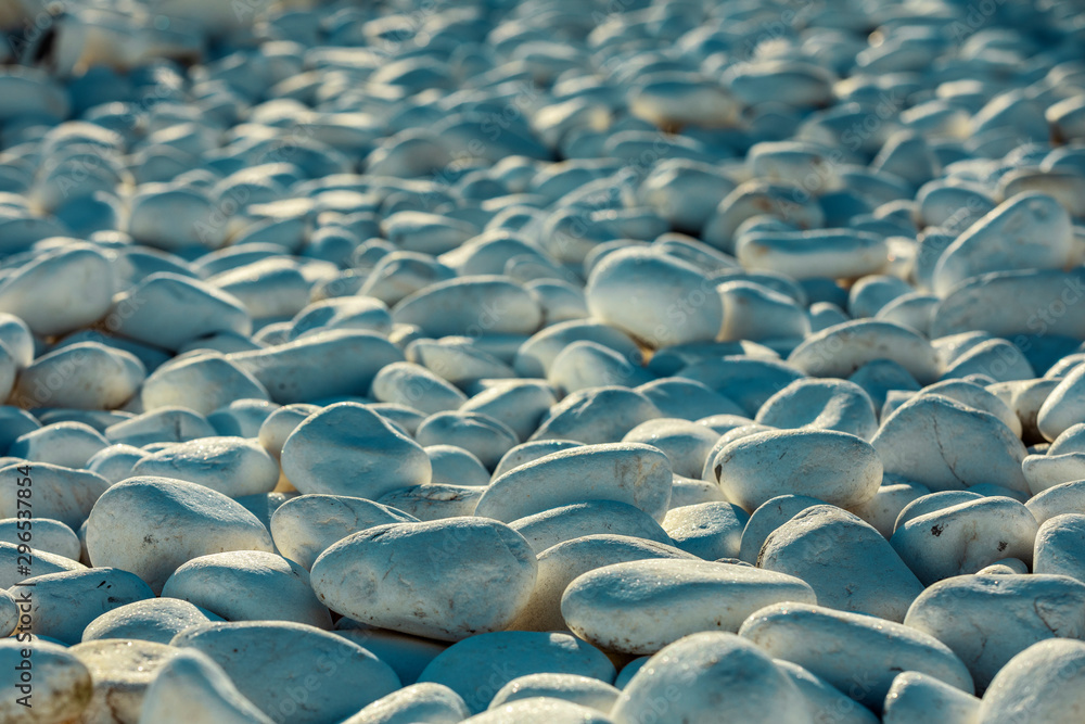 Obraz premium white smooth washed stones with a cool hue.
