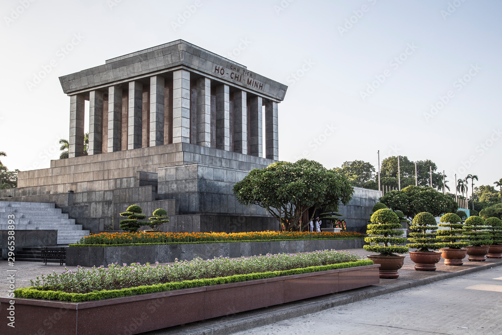Obraz premium Hanoi, Vietnam »; August 2017: Mausoleum in homage to Ho Chi Minm in the city of Hanoi
