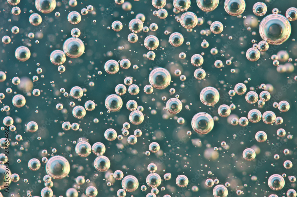 Small and Large Oxygen Bubbles in Skobeloff Liquid Small and Large Oxygen Bubbles in Skobeloff Liquid