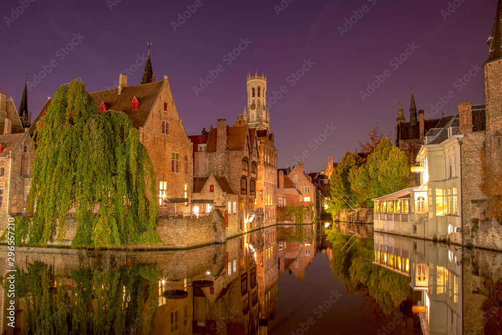 Bruge at night