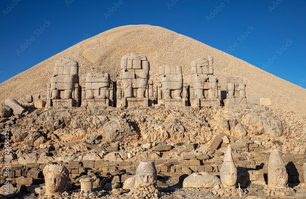 Statues on top of the Nemrut Mountain, in Adiyaman, Turkey Statues on top of the Nemrut Mountain, in Adiyaman, Turkey