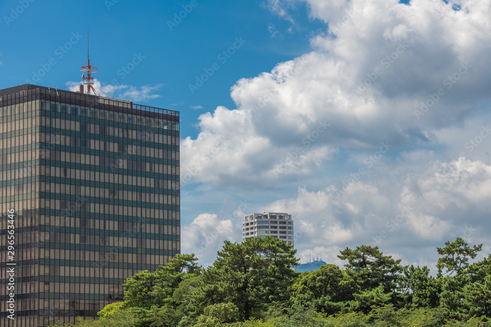 Obraz premium 夏の小倉中心街 勝山公園(福岡県北九州市)