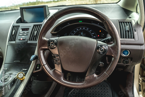 Photo of the dashboard in the car © Nicolas Gregor