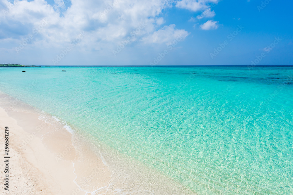 宮古島の海　Beautiful beach in Miyakojima Island, Okinawa.