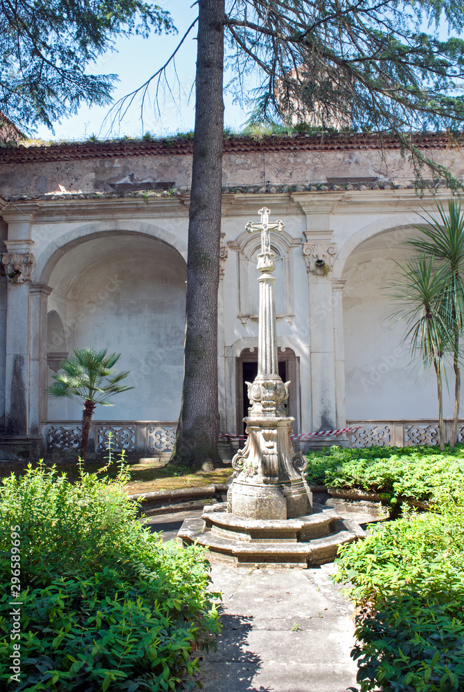 Φωτογραφία Obelisk inside one of the cloisters of the charterhouse of Padula, Salerno, Ital
